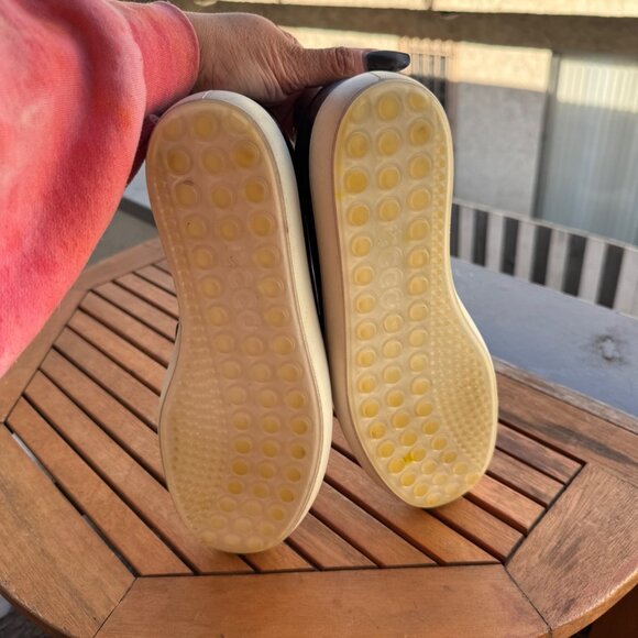 Ecco Womens Black Slip-On Sneakers Extra Width Rubber Sole Size 41/10 - Picture 6 of 7